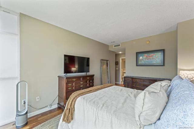 850 Beech Street, San Diego CA: https://media.crmls.org/mediaz/19b3f761-89dd-4bd2-a3c4-0bd46e4f785e.jpg