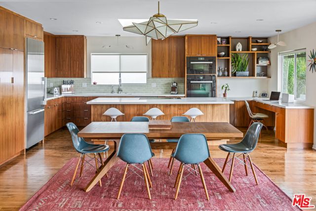 3736 Clayton Avenue, Los Angeles CA: https://media.crmls.org/mediaz/19b4909e-6467-4094-a119-99de19a4dca3.jpg