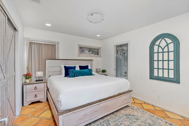 Image 38 of 73 For 12471 Mirar De Valle Road