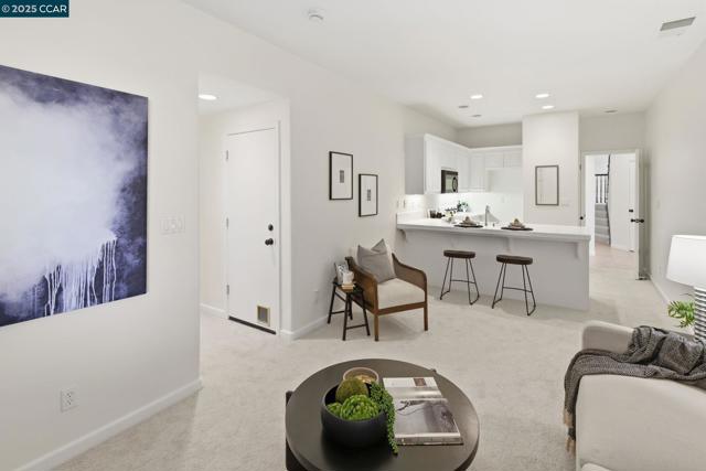 1975 Holly Creek Pl, Concord CA: https://media.crmls.org/mediaz/19b5a221-ad11-474c-8235-53cd161c013e.jpg