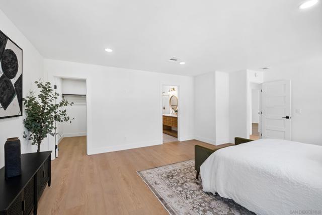 Image 34 of 50 For 4716 Murat Pl
