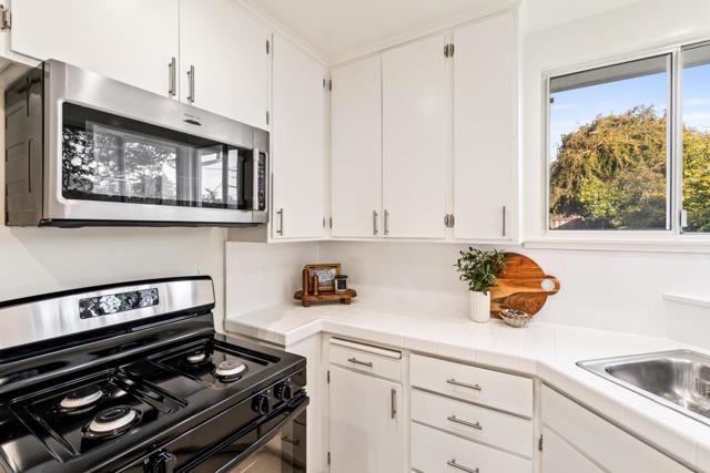 120 Greenwood Drive, South San Francisco CA: https://media.crmls.org/mediaz/19b63ad3-ccb7-474f-9a2d-9dd57ef70b8d.jpg