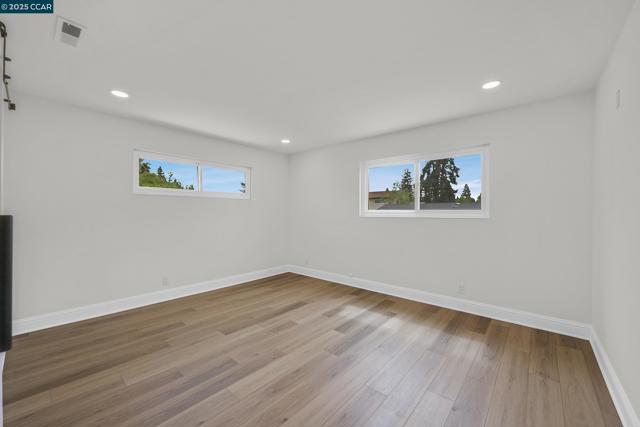 2043 Gill Port Ln, Walnut Creek CA: https://media.crmls.org/mediaz/19b67709-ba29-4864-a65c-72cc64d77a61.jpg