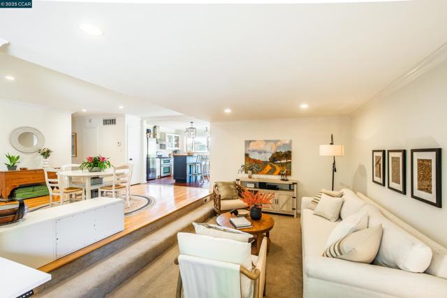 1085 Oak Hill Road #D, Lafayette CA: https://media.crmls.org/mediaz/19b6780b-6896-4b48-95ca-c0ee75e36203.jpg