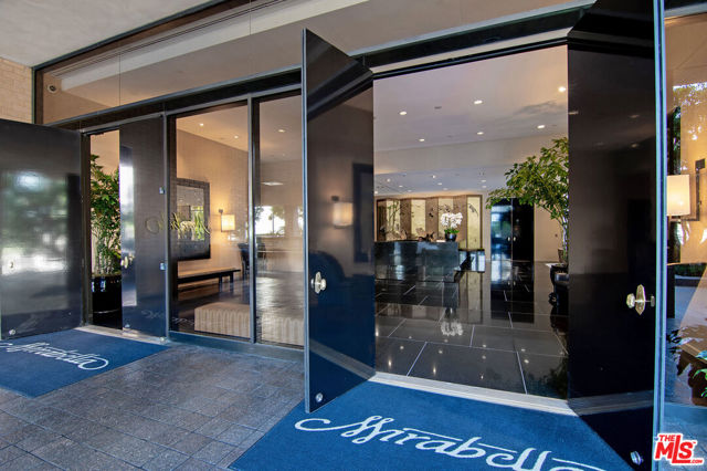 10430 Wilshire Boulevard, Los Angeles CA: https://media.crmls.org/mediaz/19b6823f-23a6-4871-839a-2d751582695a.jpg