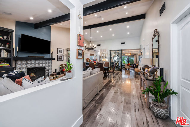 4635 Bellflower Avenue, North Hollywood CA: https://media.crmls.org/mediaz/19b68ddf-5dd9-4f4b-aa3d-af49ccc5fc12.jpg
