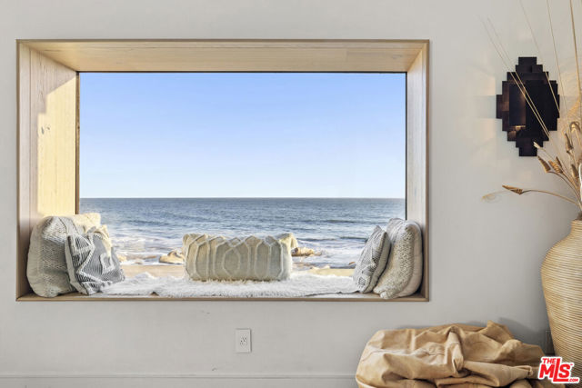 21715 Rambla Vista, Malibu CA: https://media.crmls.org/mediaz/19b7be85-4d5e-45a3-841a-697ad726826b.jpg