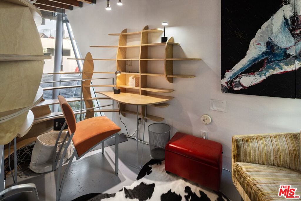 https://media.crmls.org/mediaz/19b85ed2-0347-4a8b-887d-92365d25fe4b.jpg?preset=X-Large