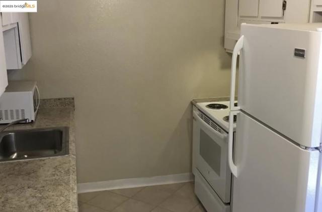 1298 63rd St, Emeryville CA: https://media.crmls.org/mediaz/19b87e16-5fb2-4b3d-b21c-1dea44e7afe0.jpg