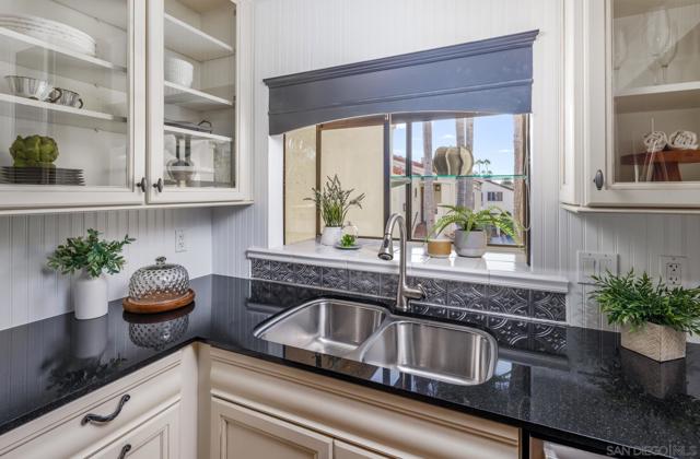 3156 Calle Viento, Carlsbad CA: https://media.crmls.org/mediaz/19b87edc-bdf3-42c6-a1ea-fc54d025cdfa.jpg