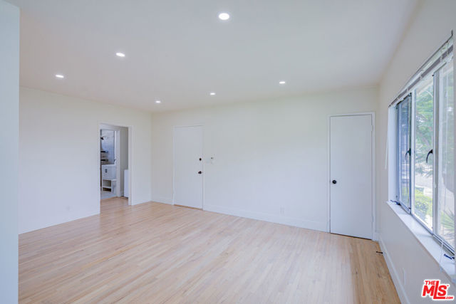11825 Iowa Avenue, Los Angeles CA: https://media.crmls.org/mediaz/19b90302-a566-45d3-ae87-7b41a9685bcf.jpg