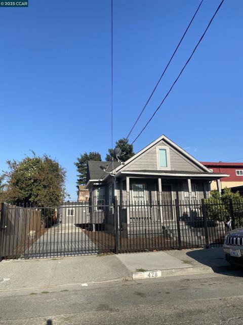 428 4Th St, Richmond CA: https://media.crmls.org/mediaz/19b925fc-dde4-470f-a4ba-2b87e11d5ffa.jpg