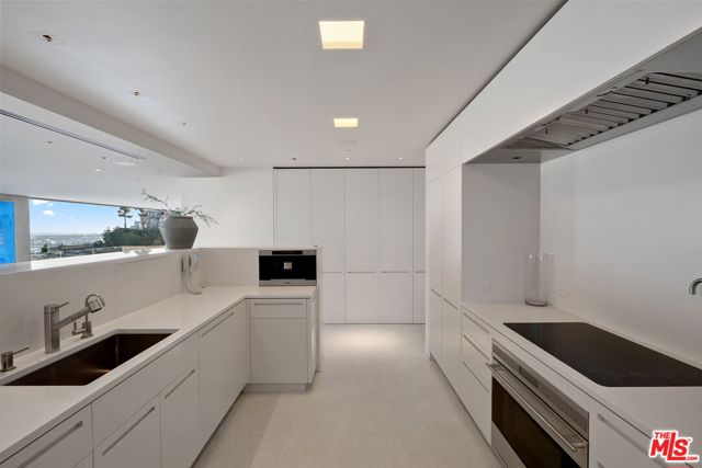 1430 Sunset Plaza Drive, Los Angeles CA: https://media.crmls.org/mediaz/19b92985-0532-4b08-b487-5137e9b5b813.jpg