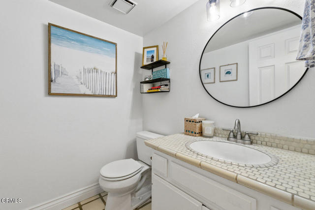 9813 Sweetwater Lane, Ventura CA: https://media.crmls.org/mediaz/19b941e5-23ba-4c4c-adb4-7bed0403d01d.jpg