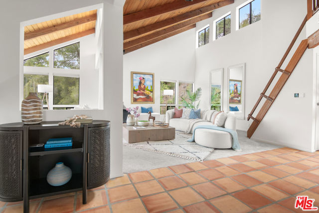 1639 Oak Drive, Topanga CA: https://media.crmls.org/mediaz/19b945e6-d9a1-4732-8b69-f74411e124db.jpg
