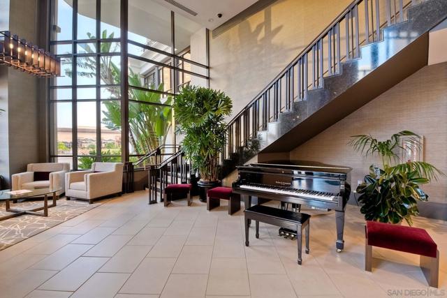700 W Harbor Dr, San Diego CA: https://media.crmls.org/mediaz/19b95a74-90a5-4286-8585-dab7fa971037.jpg