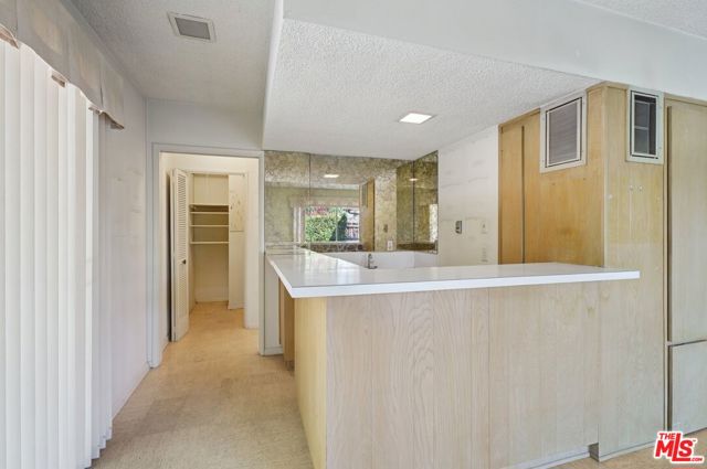 3684 Willowcrest Avenue, Studio City CA: https://media.crmls.org/mediaz/19b9609e-3bac-49ba-979b-1768518456e5.jpg