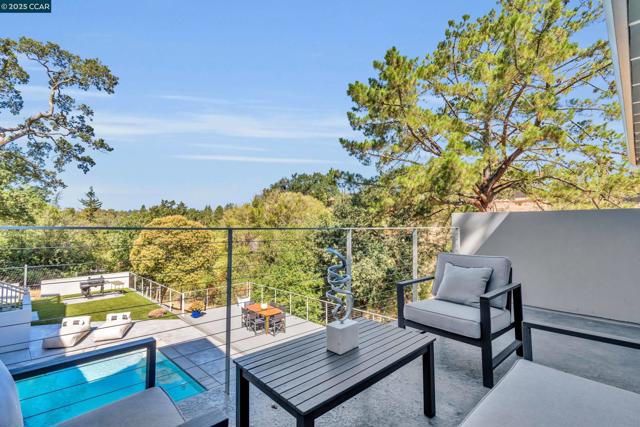 127 Caminar Way, Walnut Creek CA: https://media.crmls.org/mediaz/19b96192-e166-40e3-9017-f34329fcdc0d.jpg