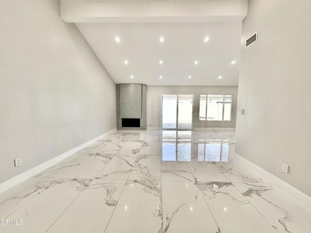 Detail Gallery Image 5 of 30 For 10462 Yarmouth Ave, Granada Hills,  CA 91344 - 4 Beds | 2 Baths