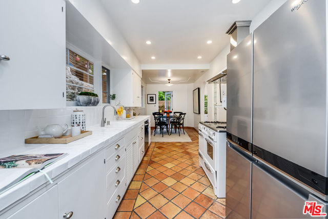 2620 Rutherford Drive, Los Angeles CA: https://media.crmls.org/mediaz/19bb7a5b-3d14-4976-9de2-4b3592e708fb.jpg