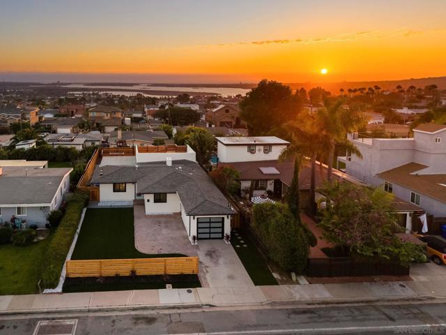 2736 Burgener Blvd, San Diego CA: https://media.crmls.org/mediaz/19bbe4b5-f8a5-4907-9fd2-d4f65221d9da.jpg