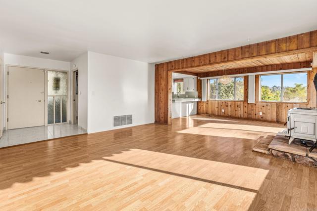 3925 Rogers Rd, Spring Valley CA: https://media.crmls.org/mediaz/19bc71e6-58e2-481a-b5a7-460af23c04e8.jpg