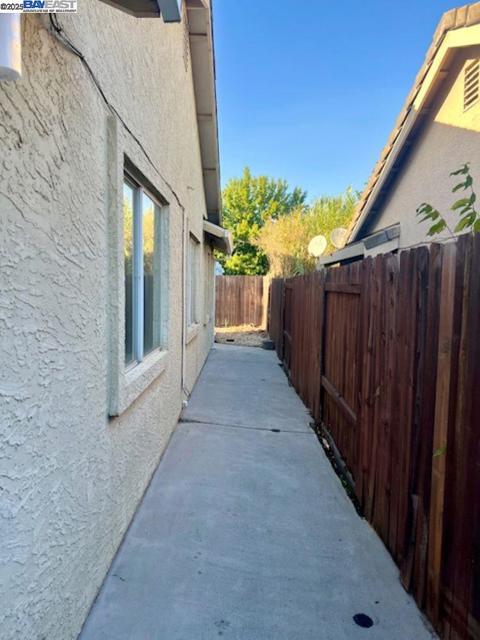 1201 Xandria Drive, Sacramento CA: https://media.crmls.org/mediaz/19bcc450-28e8-437c-abf8-a8e650a99b79.jpg