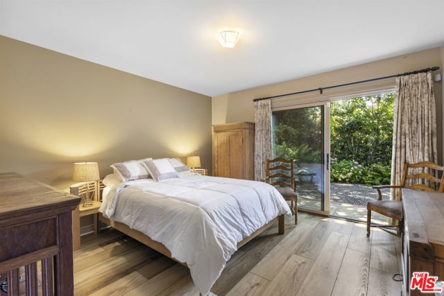 3265 Mandeville Canyon Road, Los Angeles CA: https://media.crmls.org/mediaz/19bdf8e2-e4cd-4f5e-9b54-87a230e94a54.jpg