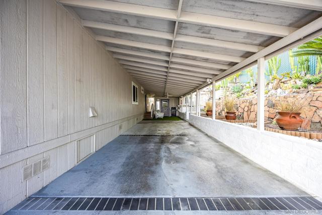 2130 Sunset Dr, Vista CA: https://media.crmls.org/mediaz/19be4960-21e8-4bc3-a10a-83337bbdb281.jpg