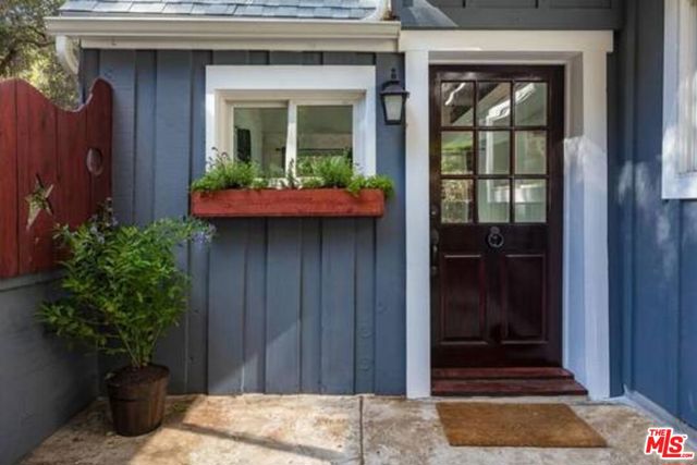 638 N Topanga Canyon Boulevard, Topanga CA: https://media.crmls.org/mediaz/19bf0ad6-9e55-4581-b50f-098b29fea278.jpg