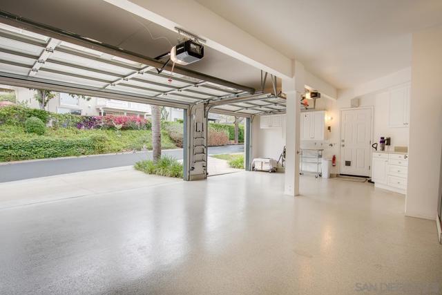 2537 Carriagedale Row, La Jolla CA: https://media.crmls.org/mediaz/19bf2501-ba28-4c58-9211-7509d9743495.jpg