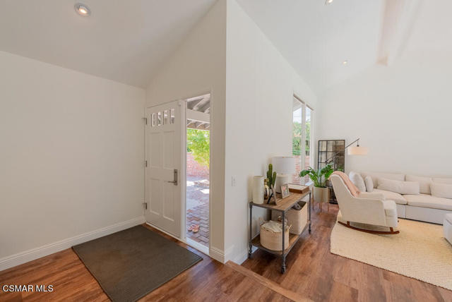 1453 Cheswick Place, Westlake Village CA: https://media.crmls.org/mediaz/19bf4ef9-4e47-4f78-bf95-71f9705293c5.jpg