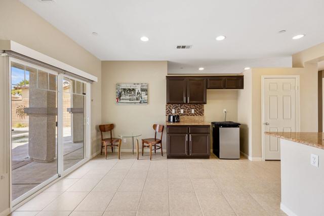 3764 Vista Dunes, Palm Springs CA: https://media.crmls.org/mediaz/19bfa117-480a-487a-89d2-974014ec0491.jpg