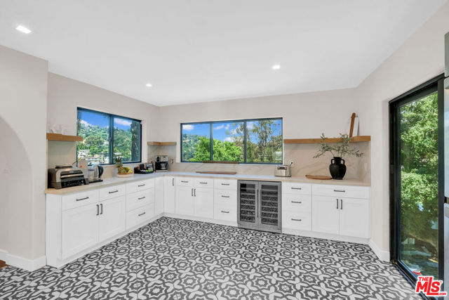 3236 Primera Avenue, Los Angeles CA: https://media.crmls.org/mediaz/19bfe09b-4bd1-40a3-be01-4af48b436141.jpg