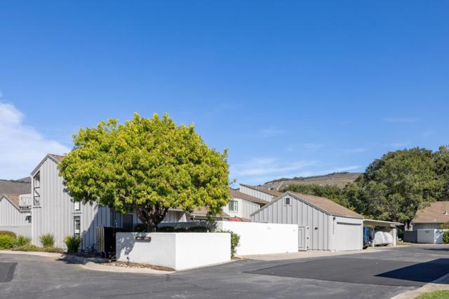 28069 Heron Court, Carmel Valley CA: https://media.crmls.org/mediaz/19c08876-f111-4a31-a8e2-0c8186ca22d4.jpg