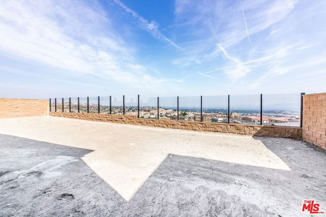 11770 N Hillsborough Lane, Porter Ranch CA: https://media.crmls.org/mediaz/19c0a900-0e30-45bf-8615-45ea422881e0.jpg