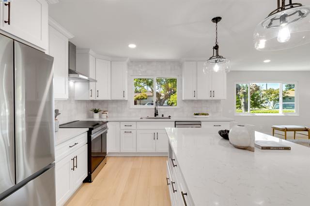 736 Adams Ave, Livermore CA: https://media.crmls.org/mediaz/19c0aefb-0b2b-442f-9333-a9f5c9771218.jpg