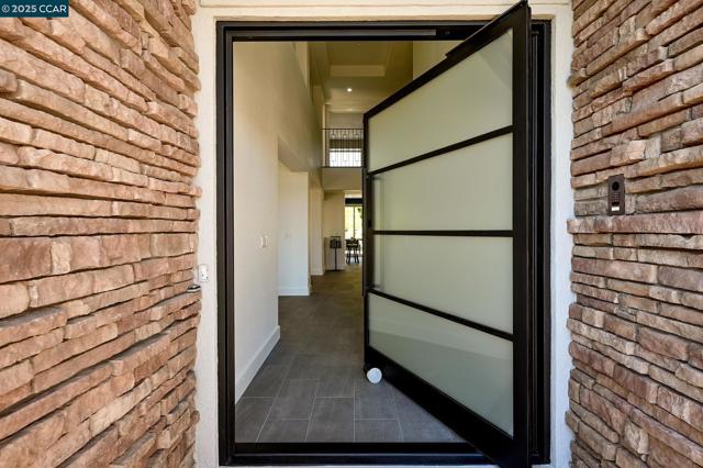 Image 3 of 59 For 1150 Vista Monte Dr