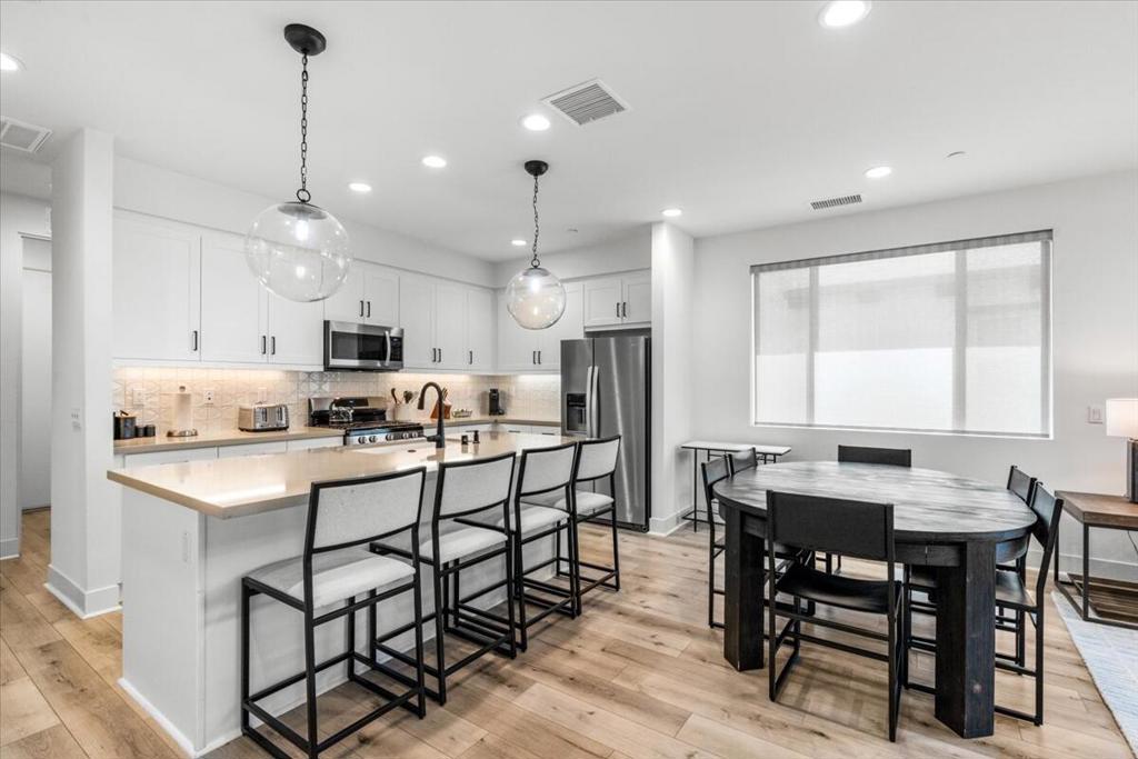 MLS #219143648DA image #3