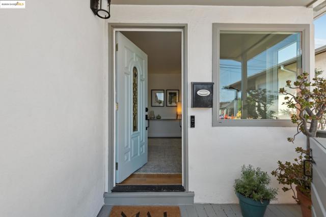2835 Gaynor Ave, Richmond CA: https://media.crmls.org/mediaz/19c1166a-2eee-42e6-a8d5-9b3a4c65da57.jpg