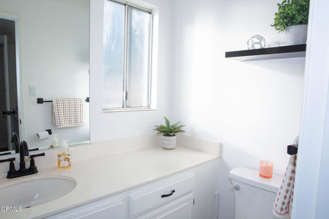 Detail Gallery Image 26 of 43 For 741 Warwick Ave, Thousand Oaks,  CA 91360 - 2 Beds | 1/1 Baths