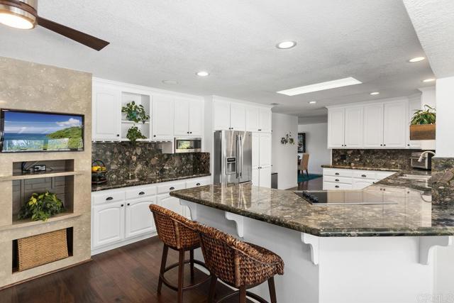 2085 Valley View Boulevard, El Cajon CA: https://media.crmls.org/mediaz/19c1a242-8a9b-49fc-bf56-043decf4e8b7.jpg