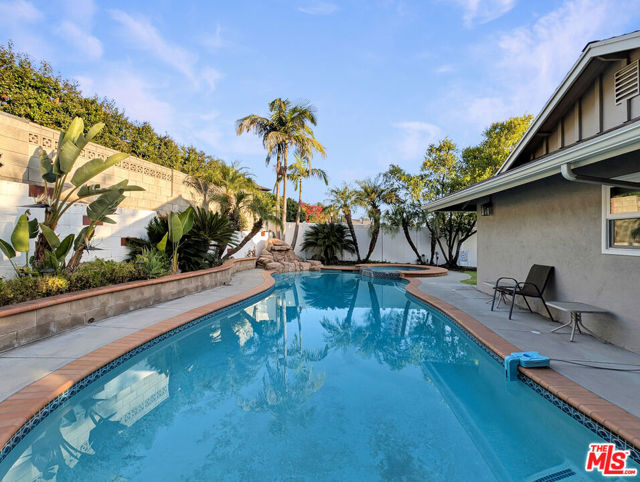 3308 Sparr Boulevard, Glendale CA: https://media.crmls.org/mediaz/19c1ac5a-9d4f-4809-b584-9516f24fa1e9.jpg