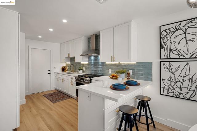 278 Cairo Rd, Oakland CA: https://media.crmls.org/mediaz/19c1f44c-4639-4615-8ed9-be92f4ca37ad.jpg