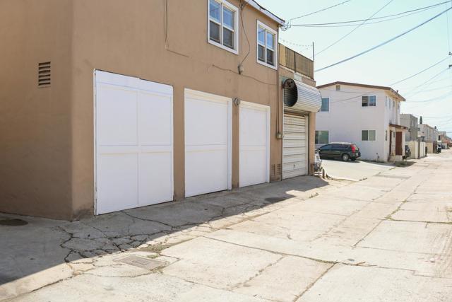 4662 4664 Bancroft, San Diego CA: https://media.crmls.org/mediaz/19c23a6a-da3b-43b2-a65a-15c2d50a1140.jpg