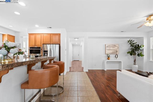 1525 Whispering Oaks Way, Pleasanton CA: https://media.crmls.org/mediaz/19c26bae-ca09-458c-9f3c-efab6e561464.jpg