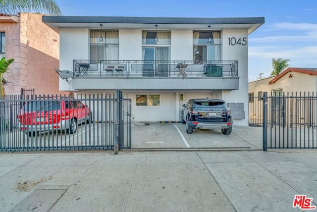 1045 N Ardmore Avenue, Los Angeles CA: https://media.crmls.org/mediaz/19c26ed1-ac2b-41ed-92f6-cc3305195c5c.jpg