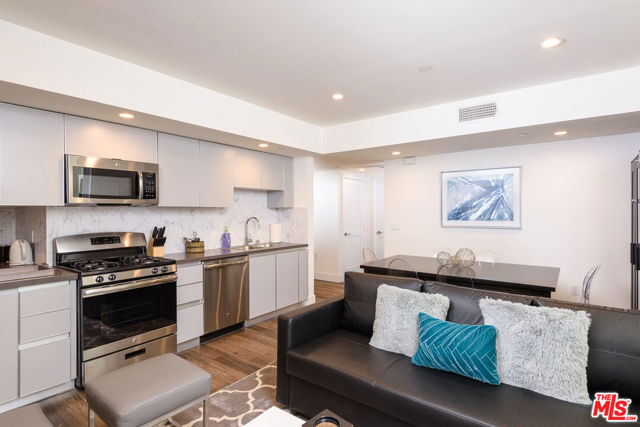 1150 N Cahuenga Boulevard, Los Angeles CA: https://media.crmls.org/mediaz/19c28045-2a42-4205-ae3f-6fb9eb60fb53.jpg