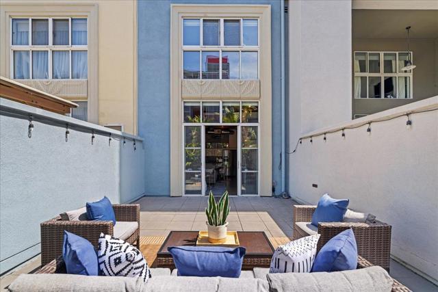 333 Santana Row, San Jose CA: https://media.crmls.org/mediaz/19c2950d-e35e-413b-9bc9-ba61a38b6707.jpg