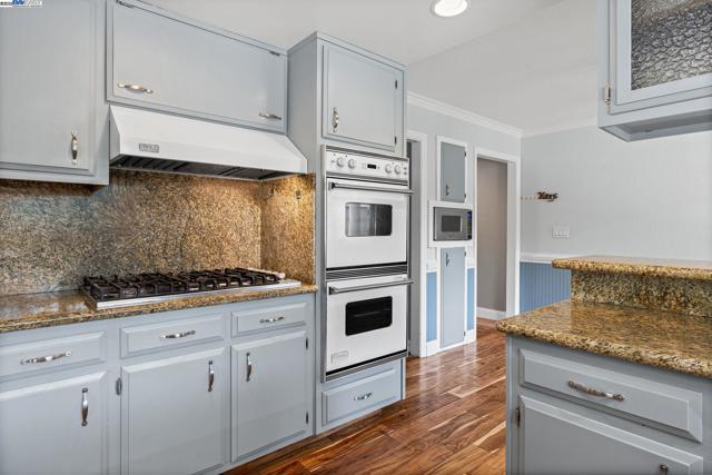 508 E Myrick Court, Clayton CA: https://media.crmls.org/mediaz/19c2db57-3ab2-4c06-897f-c4259f8f6f5b.jpg